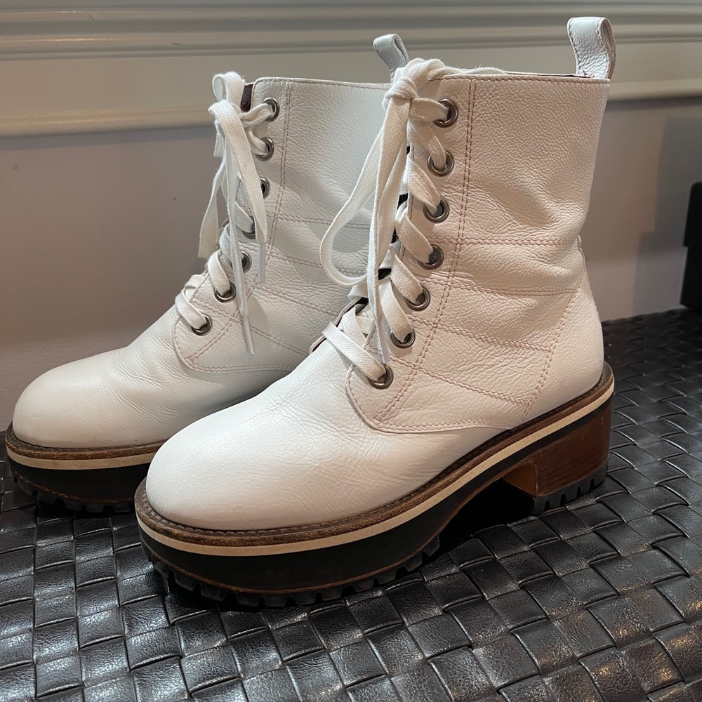 Booties soft leather lightly worn